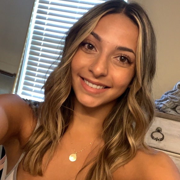 Meet your Posher, Alissa - Picture 2 of 2